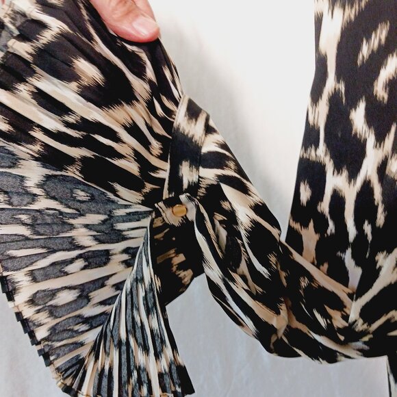 Calvin Klein XL Leopard Long Sleeve Top W/ Ruffled Sleeve Hem, 1/4 Button Front - Picture 4 of 16